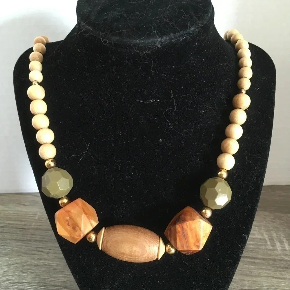 Vtg Beaded necklace